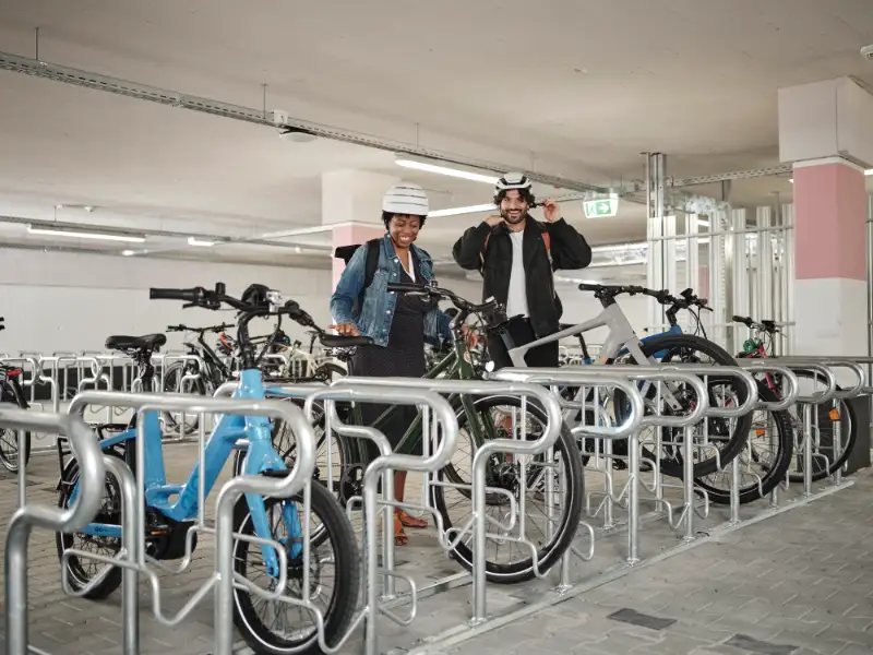 Jobrad christoph duepper 2023 jobradler in der fahrradgarage