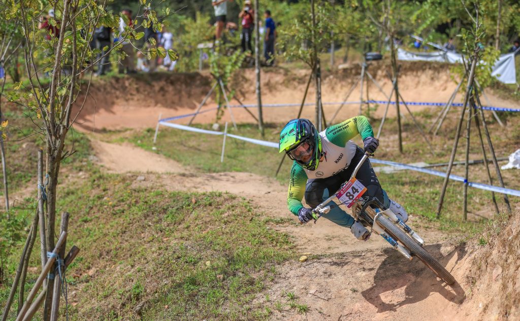 005 「syb 2x ds双人竞速赛」男子公开组则是由来自韩国bmx国家队的洪柱豪在最终决赛险胜了 